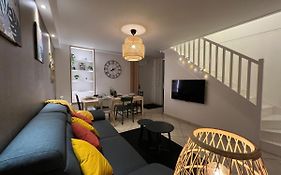 T3 Flat Moderne sur 2 étages Metro Parking Free Entrance autonome